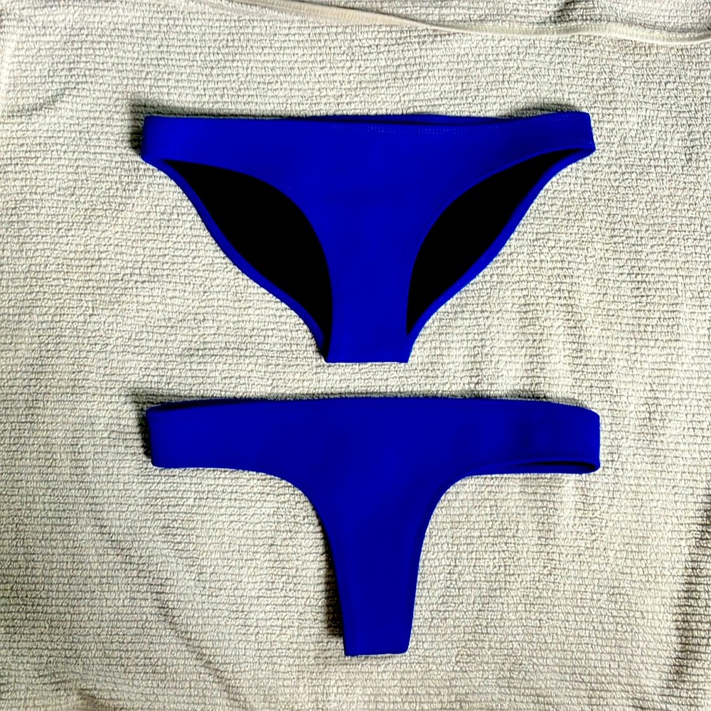 Hoaka bikini bottoms set of 2